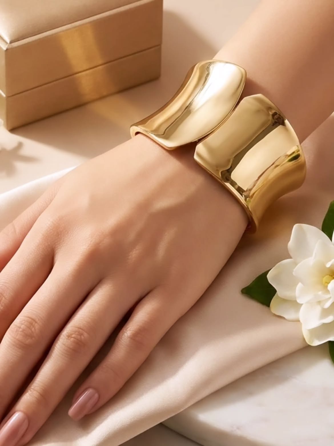 Luxe Smooth Gold Curved HandCuff
