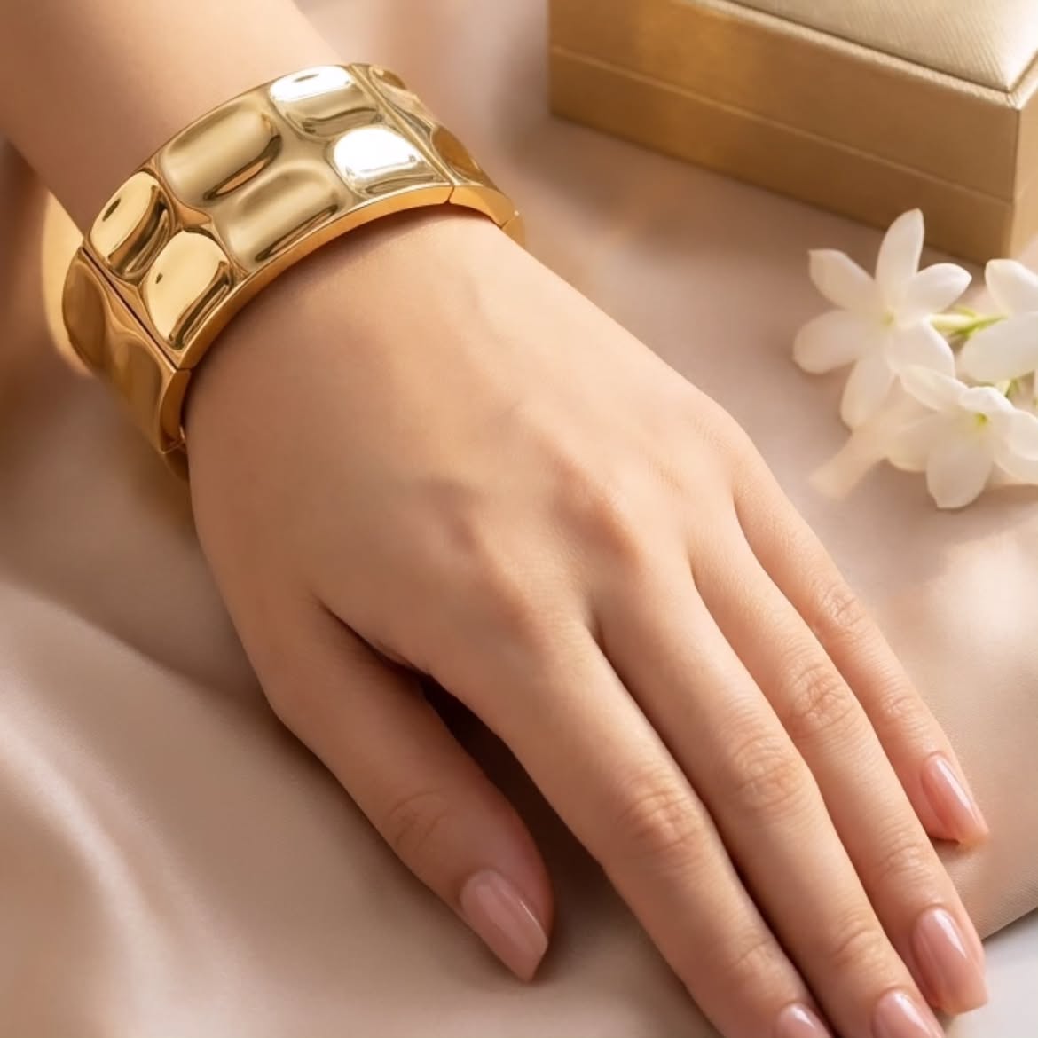 Luxury Gold Plated Crystal Cuff Bracelet – Elegant Open Bangle for Women