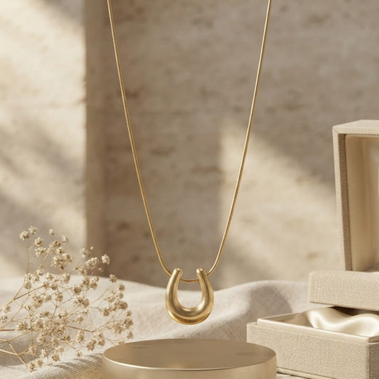 Minimalist Horseshoe Pendant Necklace