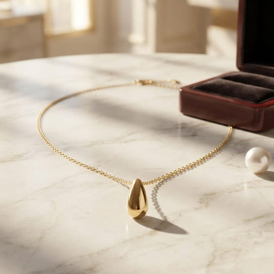 Elegant Gold Teardrop Pendant Necklace