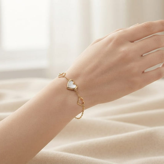 Elegant Heart Charm Bracelet for Women – Gold Minimalist Love Bracelet
