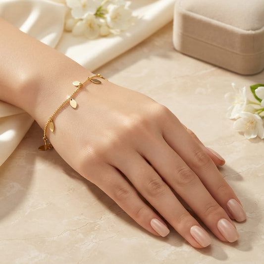 Elegant Gold Leaf Charm Bracelet for Women – Adjustable Minimalist Chain Bracelet
